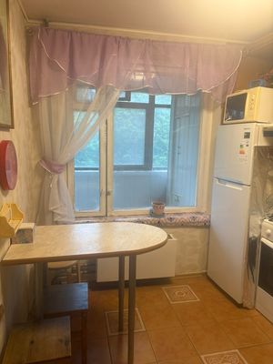 Сдам двухкомнатную (2-комн.) квартиру, Молдагуловой ул, 10к1, Москва г