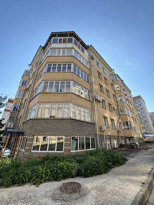 Продам трехкомнатную (3-комн.) квартиру, Казанская ул, 107, Киров г