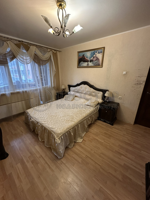 Продам трехкомнатную (3-комн.) квартиру, Родниковая ул, к1, Голубое д