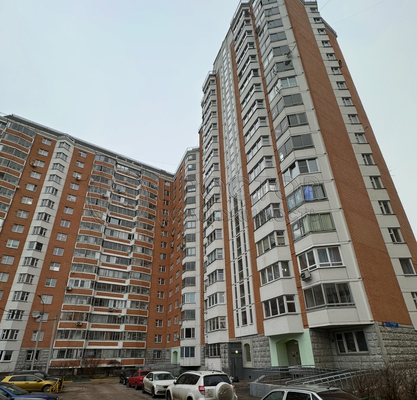 Продам трехкомнатную (3-комн.) квартиру, Родниковая ул, к1, Голубое д