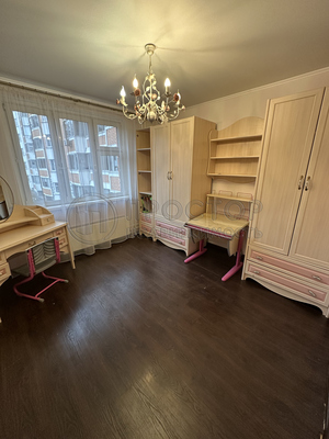 Продам трехкомнатную (3-комн.) квартиру, Родниковая ул, к1, Голубое д