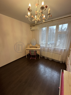 Продам трехкомнатную (3-комн.) квартиру, Родниковая ул, к1, Голубое д
