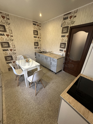 Продам трехкомнатную (3-комн.) квартиру, Родниковая ул, к1, Голубое д