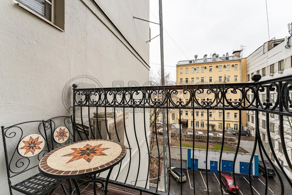 Продам трехкомнатную (3-комн.) квартиру, Брюсов пер, 7, Москва г