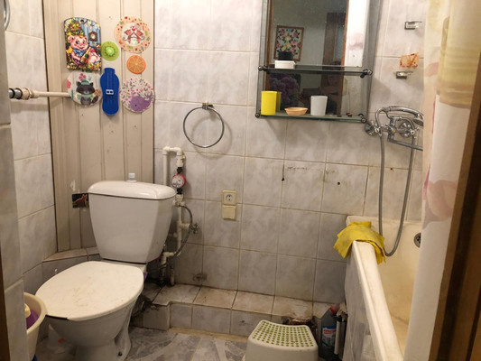 Продам двухкомнатную (2-комн.) квартиру, Солнечный пер, 1, Гатчина г