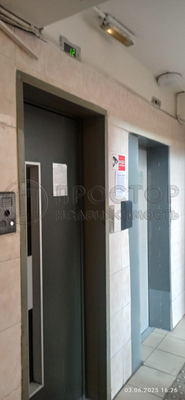 Продам двухкомнатную (2-комн.) квартиру, Большая Якиманка ул, 32, Москва г