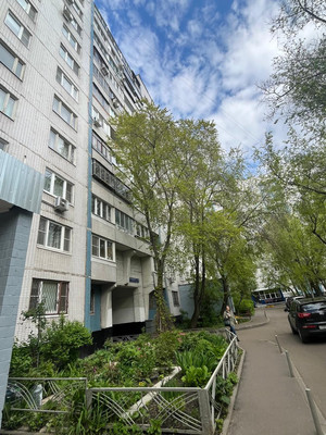 Продам трехкомнатную (3-комн.) квартиру, Строгинский б-р, 4к1, Москва г