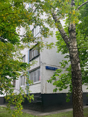 Продам трехкомнатную (3-комн.) квартиру, Строгинский б-р, 4к1, Москва г