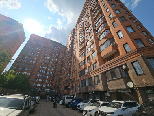 Продам трехкомнатную (3-комн.) квартиру, Комсомольская ул, 8, Краснодар г