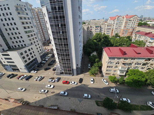 Продам трехкомнатную (3-комн.) квартиру, Комсомольская ул, 8, Краснодар г