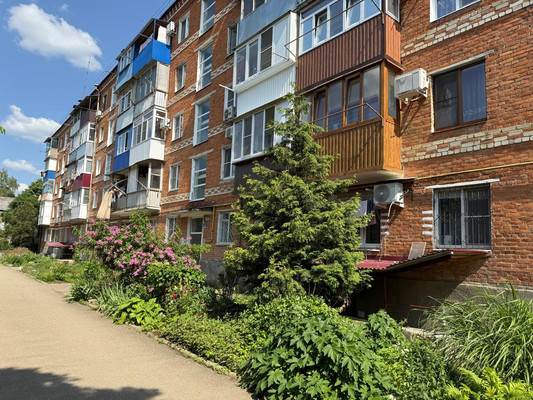 Продам трехкомнатную (3-комн.) квартиру, Беляева ул, 12, Апшеронск г