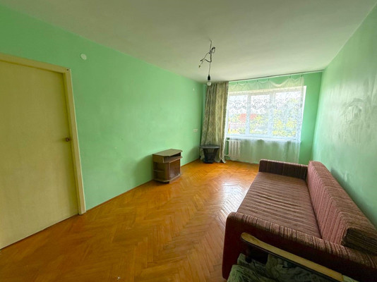 Продам трехкомнатную (3-комн.) квартиру, Беляева ул, 12, Апшеронск г