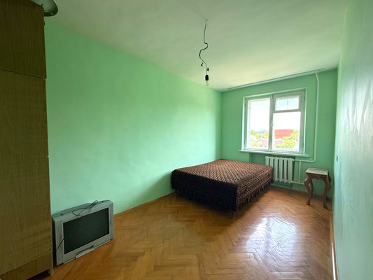 Продам трехкомнатную (3-комн.) квартиру, Беляева ул, 12, Апшеронск г