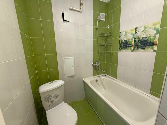 Продам трехкомнатную (3-комн.) квартиру, Беляева ул, 12, Апшеронск г