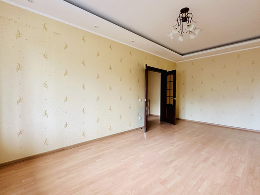 Продам двухкомнатную (2-комн.) квартиру, Школьная ул, 1, Ангелово с