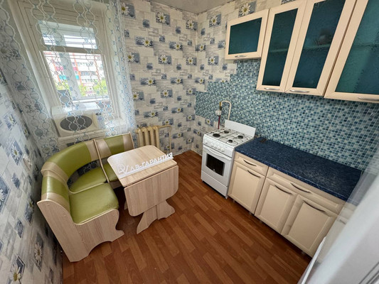 Продам двухкомнатную (2-комн.) квартиру, 2-й Микрорайон ул, 10, Эльбан рп
