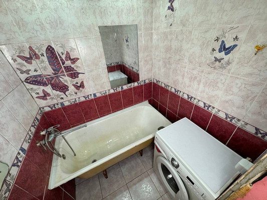 Продам двухкомнатную (2-комн.) квартиру, 2-й Микрорайон ул, 10, Эльбан рп
