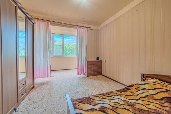 Продам трехкомнатную (3-комн.) квартиру, Мира ул, 13, Пенза г