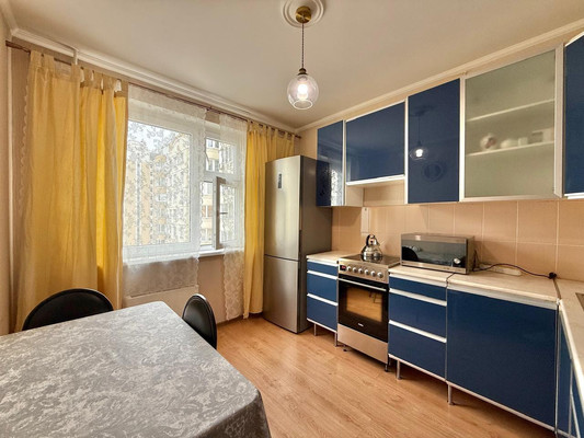 Продам двухкомнатную (2-комн.) квартиру, Дмитровка Б. ул, 4к4, Москва г