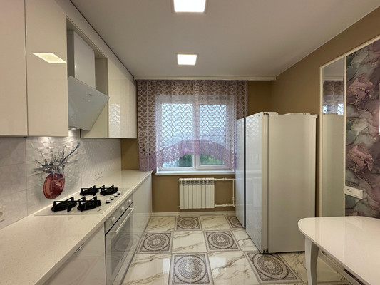 Продам трехкомнатную (3-комн.) квартиру, Балтийская ул, 1, Калининград г