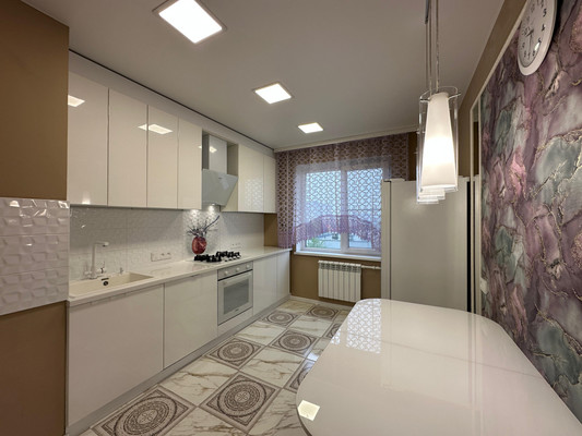 Продам трехкомнатную (3-комн.) квартиру, Балтийская ул, 1, Калининград г