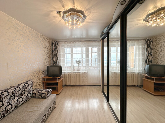 Продам трехкомнатную (3-комн.) квартиру, Челюскинцев ул, 5, Киров г