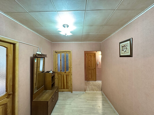 Продам трехкомнатную (3-комн.) квартиру, Челюскинцев ул, 5, Киров г