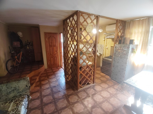 Продам трехкомнатную (3-комн.) квартиру, Гражданский пер, 23, Туапсе г