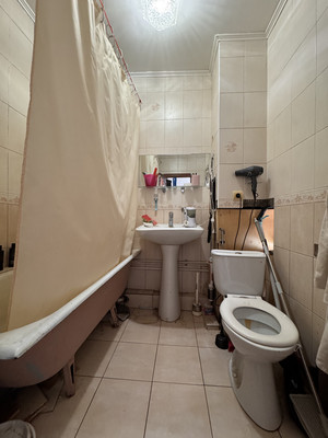 Продам трехкомнатную (3-комн.) квартиру, Чертановская ул, 21к2, Москва г