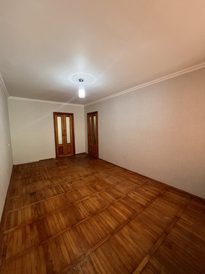 Продам трехкомнатную (3-комн.) квартиру, Ватутина ул, 32, Нальчик г