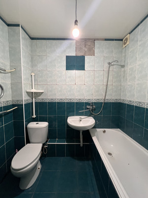 Продам трехкомнатную (3-комн.) квартиру, Ватутина ул, 32, Нальчик г
