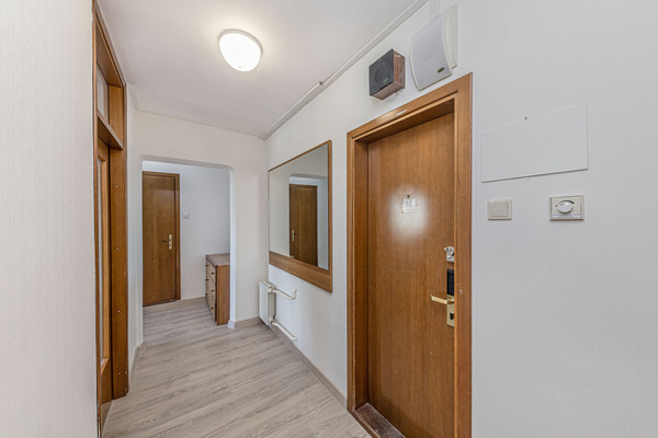 Продам однокомнатную (1-комн.) квартиру, Молодогвардейцев ул, 34, Челябинск г