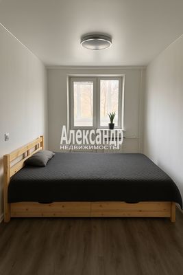 Продам трехкомнатную (3-комн.) квартиру, Елагинский пр-кт, 42, Санкт-Петербург г