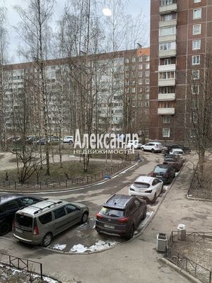 Продам трехкомнатную (3-комн.) квартиру, Елагинский пр-кт, 42, Санкт-Петербург г
