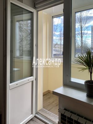 Продам трехкомнатную (3-комн.) квартиру, Елагинский пр-кт, 42, Санкт-Петербург г