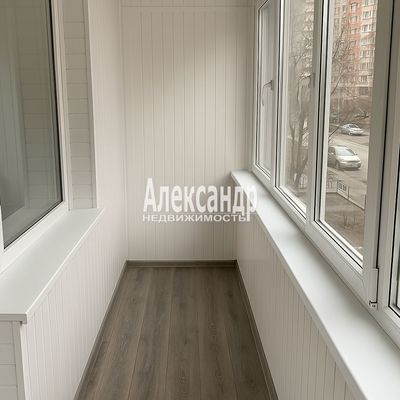 Продам трехкомнатную (3-комн.) квартиру, Елагинский пр-кт, 42, Санкт-Петербург г