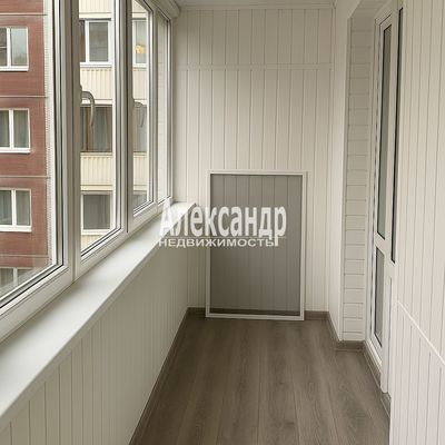 Продам трехкомнатную (3-комн.) квартиру, Елагинский пр-кт, 42, Санкт-Петербург г