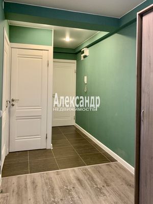 Продам трехкомнатную (3-комн.) квартиру, Елагинский пр-кт, 42, Санкт-Петербург г