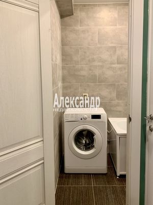 Продам трехкомнатную (3-комн.) квартиру, Елагинский пр-кт, 42, Санкт-Петербург г