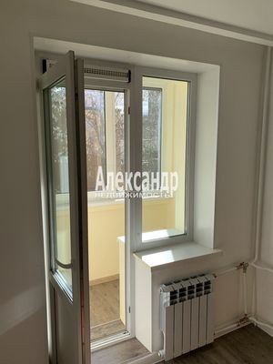 Продам трехкомнатную (3-комн.) квартиру, Елагинский пр-кт, 42, Санкт-Петербург г