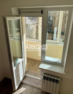 Продам трехкомнатную (3-комн.) квартиру, Елагинский пр-кт, 42, Санкт-Петербург г
