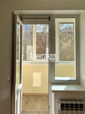 Продам трехкомнатную (3-комн.) квартиру, Елагинский пр-кт, 42, Санкт-Петербург г