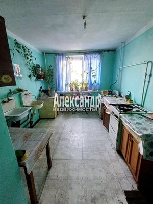 Продам комнату в 6-комн. квартире, Колпинская ул, 4, Колпино г