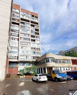 Продам комнату в 6-комн. квартире, Колпинская ул, 4, Колпино г