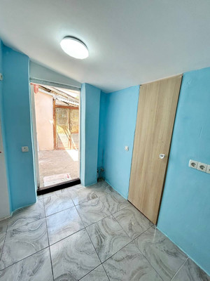 Продам двухкомнатную (2-комн.) квартиру, Краснознаменная ул, 100, Симферополь г