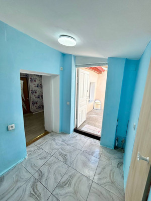 Продам двухкомнатную (2-комн.) квартиру, Краснознаменная ул, 100, Симферополь г