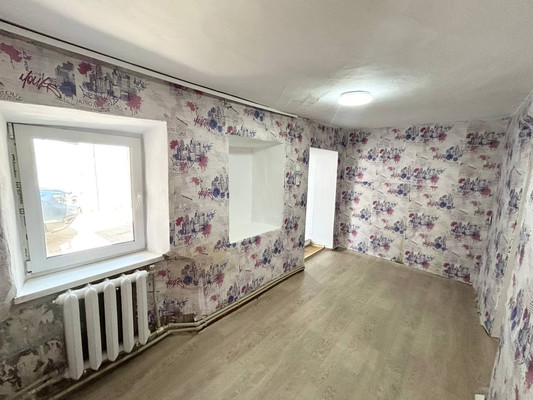 Продам двухкомнатную (2-комн.) квартиру, Краснознаменная ул, 100, Симферополь г
