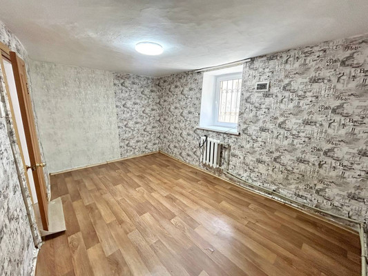 Продам двухкомнатную (2-комн.) квартиру, Краснознаменная ул, 100, Симферополь г