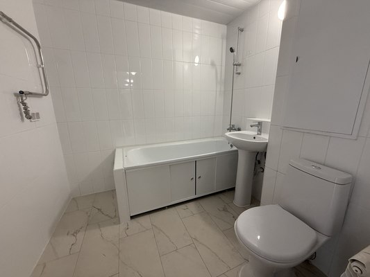 Продам трехкомнатную (3-комн.) квартиру, Ротмистрова ул, 2к4, Москва г