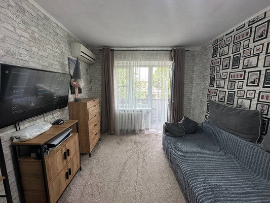 Продам двухкомнатную (2-комн.) квартиру, Красная ул, 146, Кропоткин г